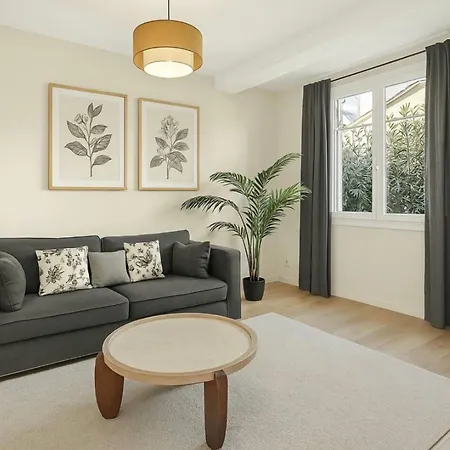 Апартаменты Flat Next To Place Des Lices With Parking - Maison Lerins *