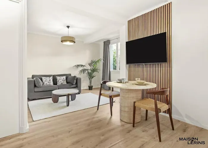 Flat Next To Place Des Lices With Parking