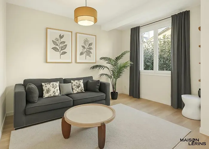 Апартаменты Flat Next To Place Des Lices With Parking *