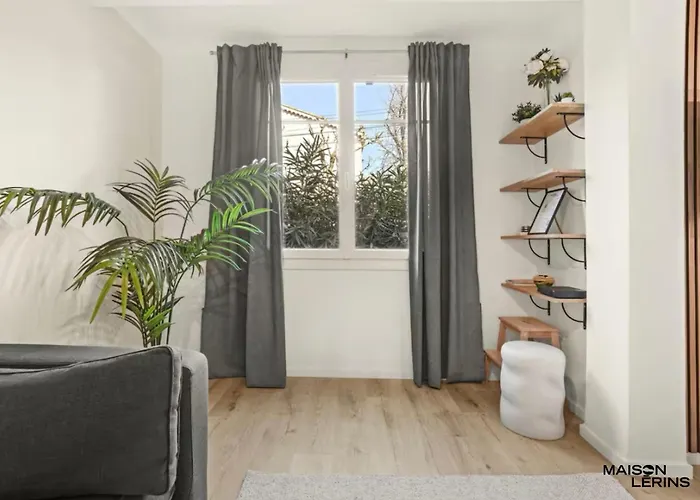 Flat Next To Place Des Lices With Parking Апартаменты *