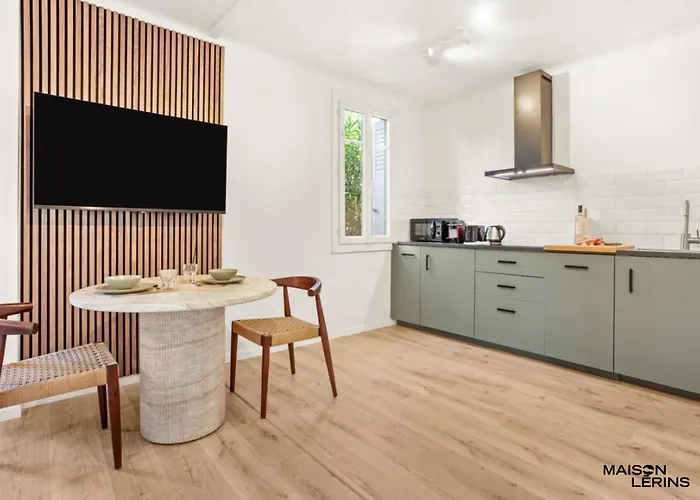 Апартаменты Flat Next To Place Des Lices With Parking Сен-Тропе