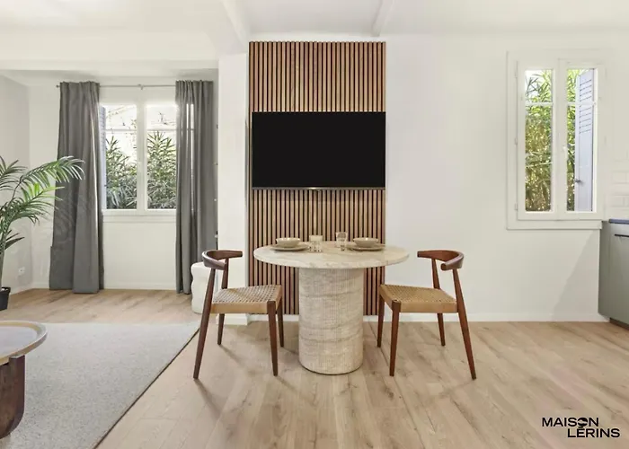 Flat Next To Place Des Lices With Parking