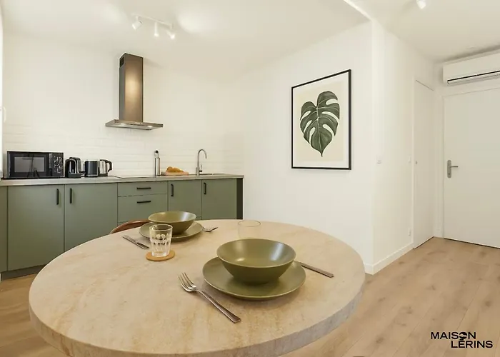 Flat Next To Place Des Lices With Parking Апартаменты